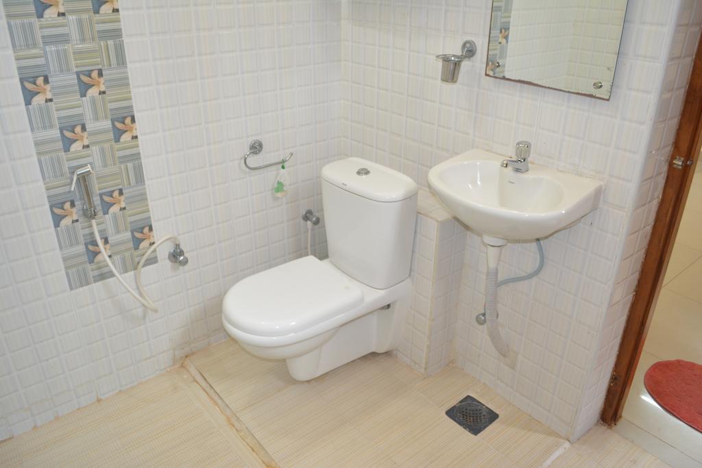JP Nivaas Guest House Mayiladuthurai Extérieur photo